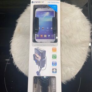 Sanoxy FM wireless transmitter of tunes from music players to car stereo, etc